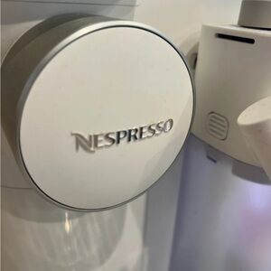 Nespresso Gran Lattissima Espresso Machine with Milk Frother by De’Longhi